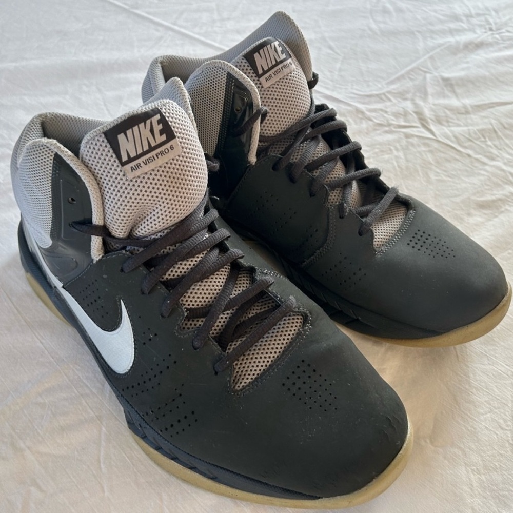 NIKE Air Visi Pro 6 VI Basketball Shoes
749168-002 Size 12 Black Gray
